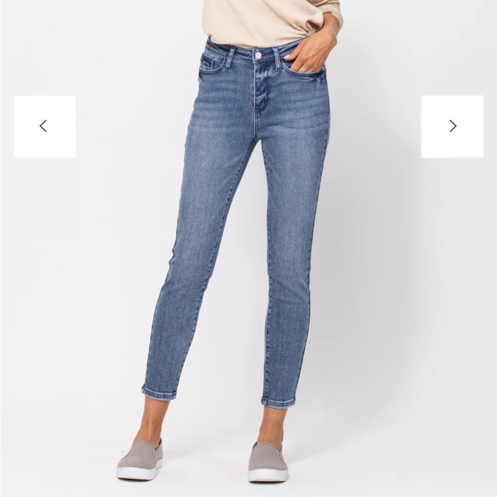 Judy Blue Classic Relaxed Fit Viral Jeans! - Picture 4 of 11